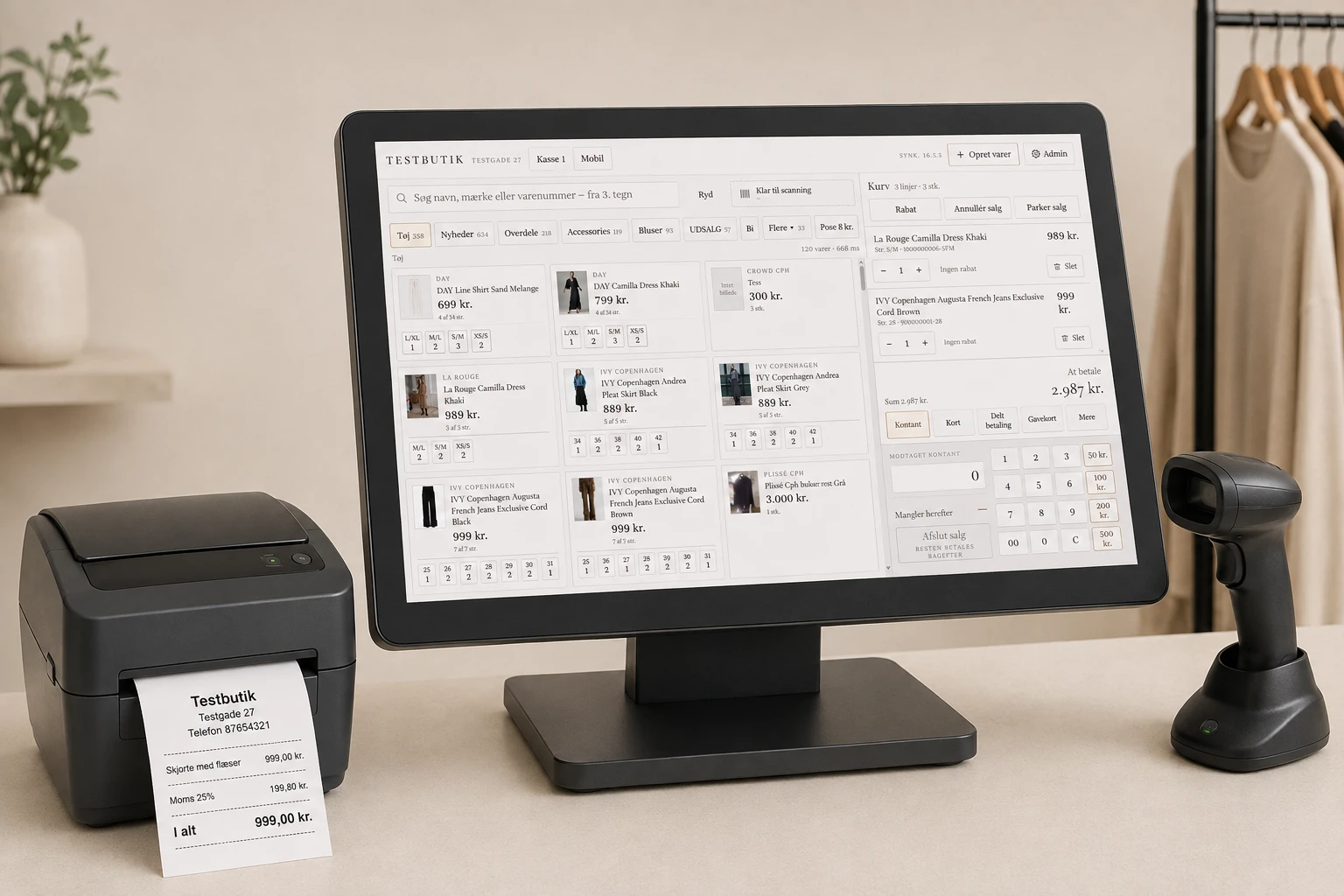POS-skærm på disken med bonprinter og håndscanner ved siden af